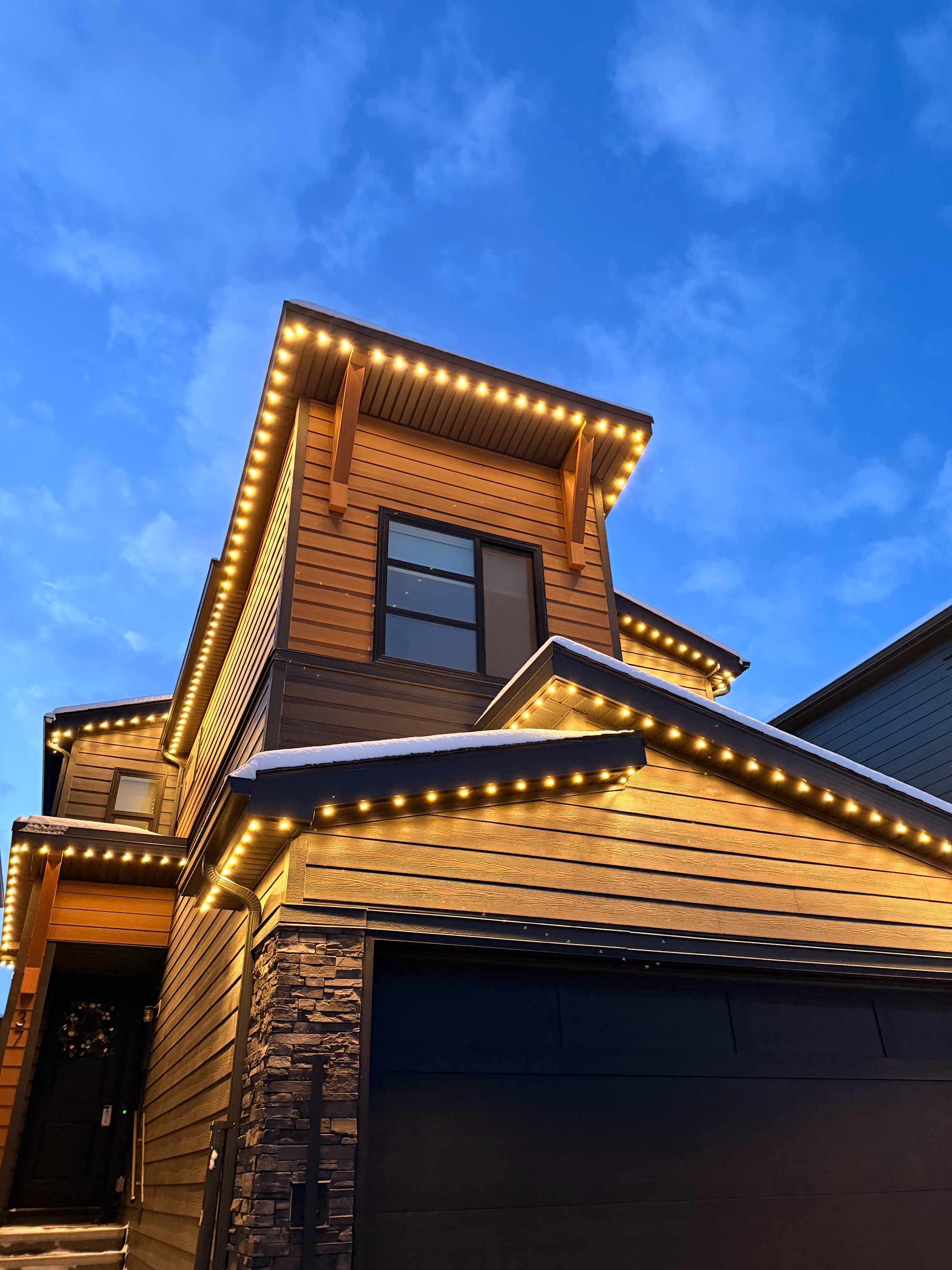 Accent lighting on Calgary home
