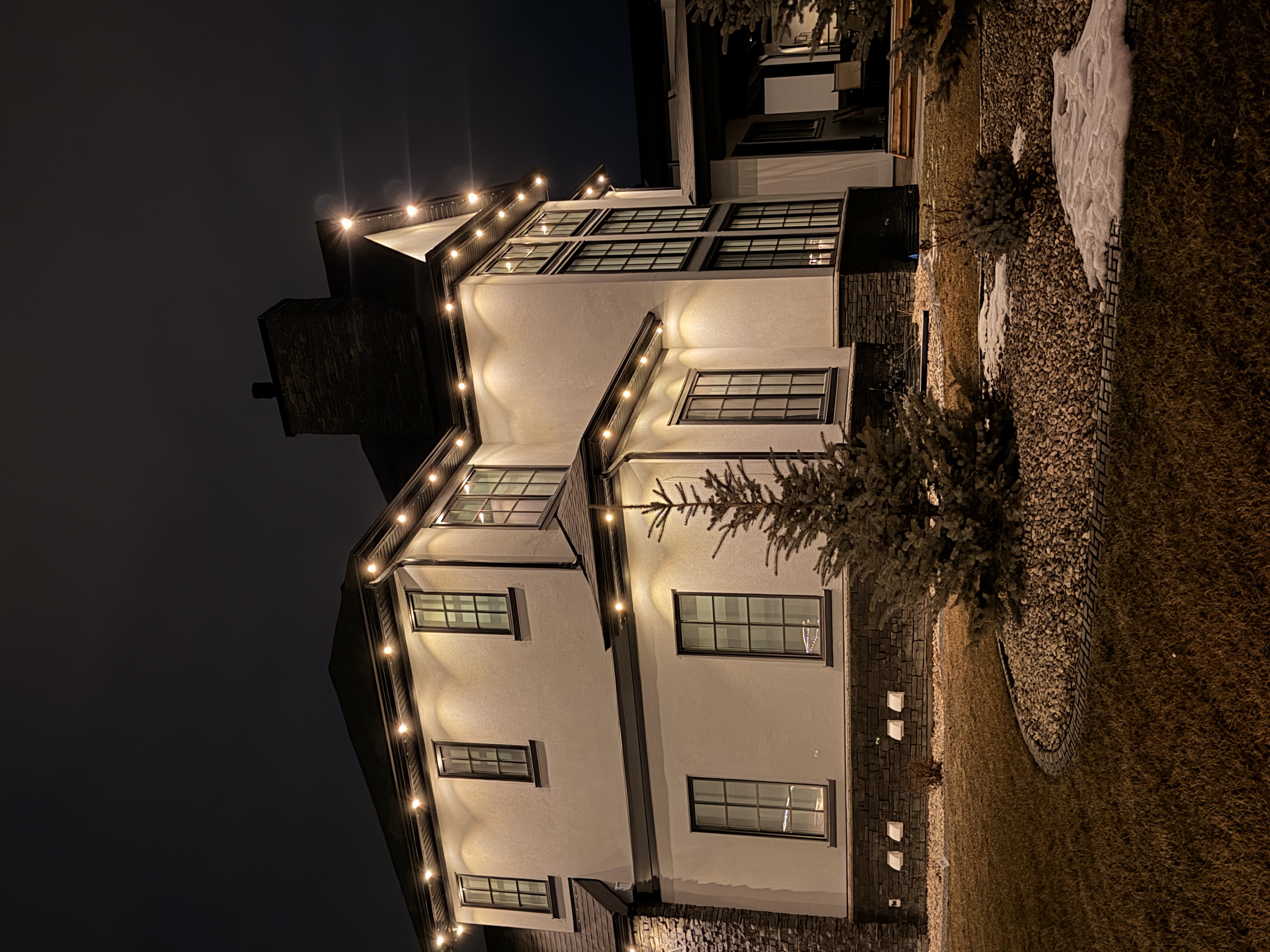 Accent lighting on Calgary home