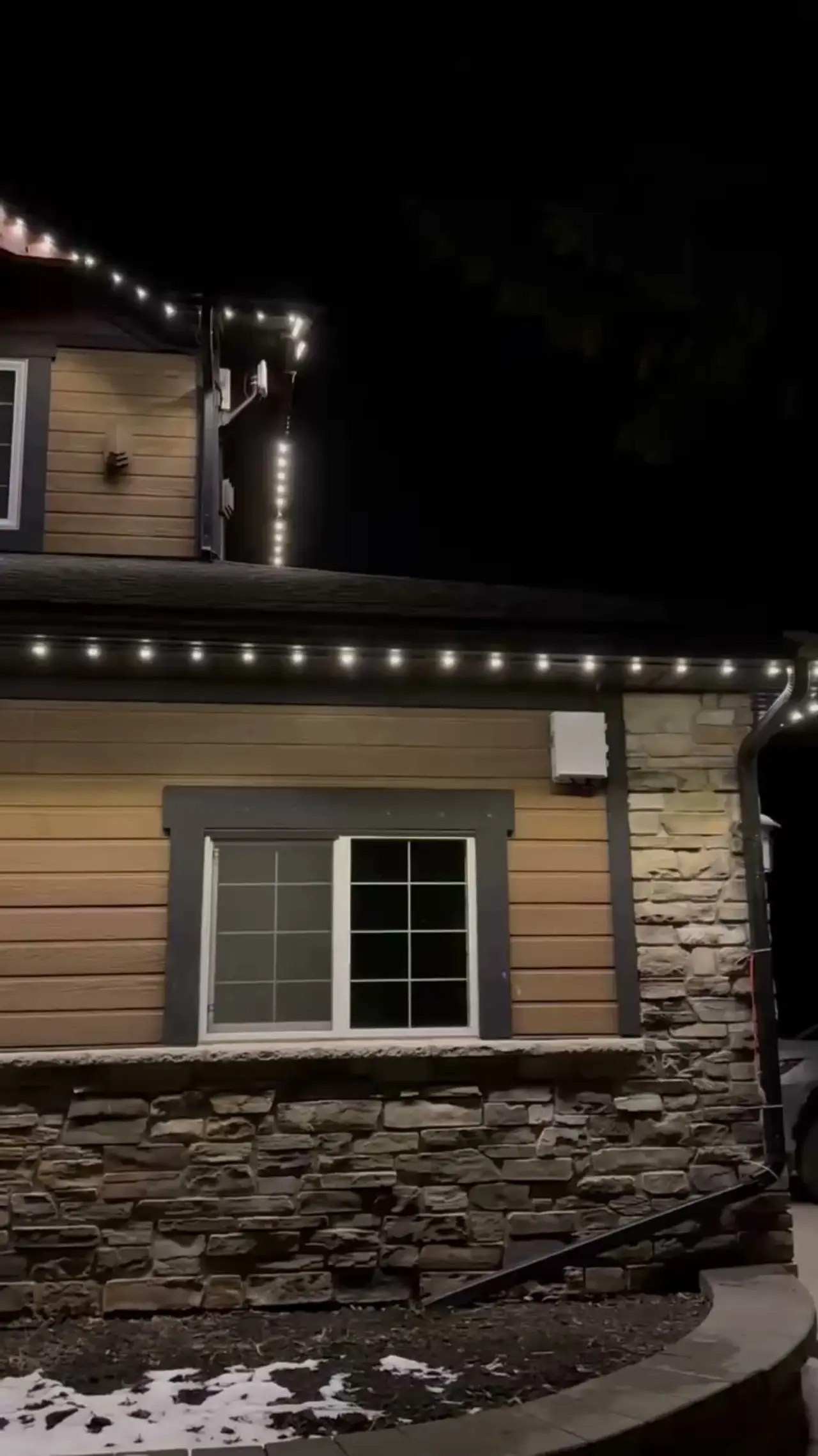 Same Calgary home after Starise permanent lighting
